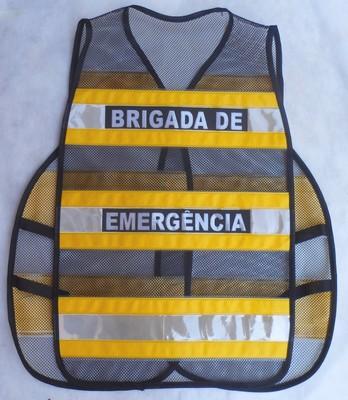 < img src="imagem.jpg" alt="imagem de colete refletivo para brigada de emergência">